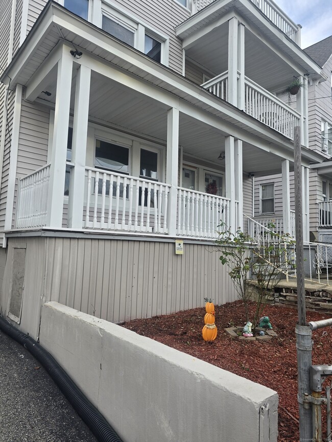 Building Photo - 19 Waterville St