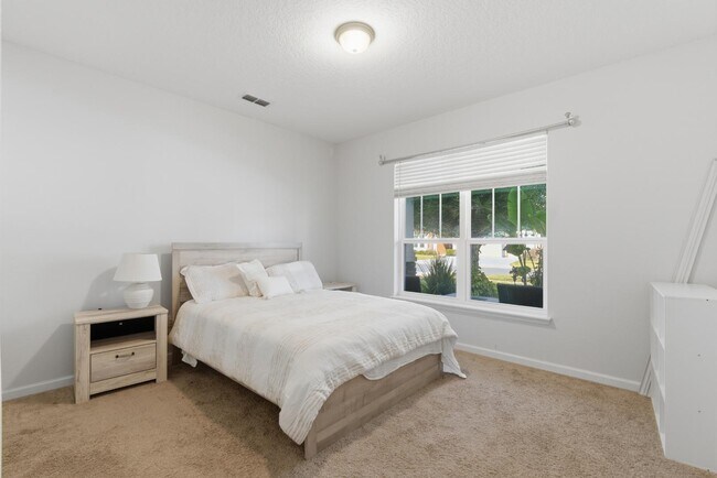 Building Photo - 454 Willow Lake Dr