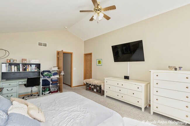 Building Photo - 5850 Fieldstone Trail