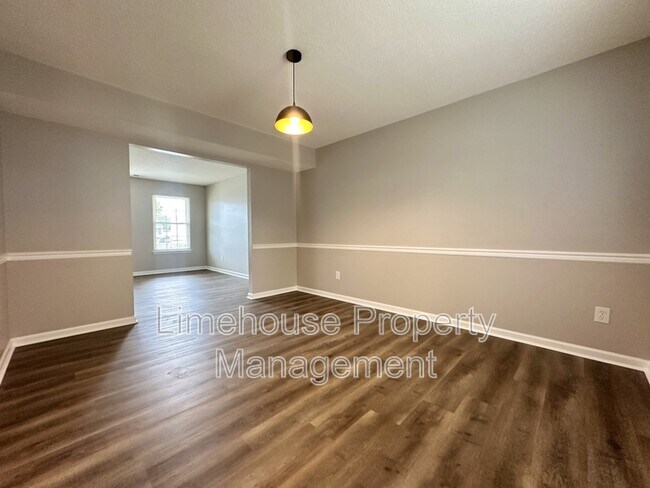 Building Photo - 5652 Glen View Dr