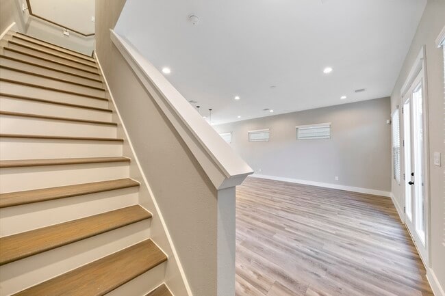 Building Photo - 5214 Pinemont Creek Ln