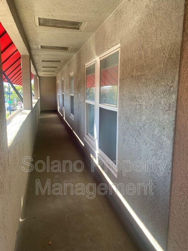 Building Photo - 702 Jackson St