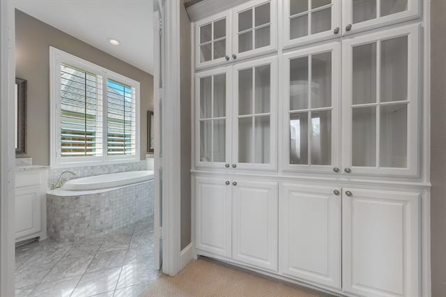 Building Photo - 640 Creekway Dr