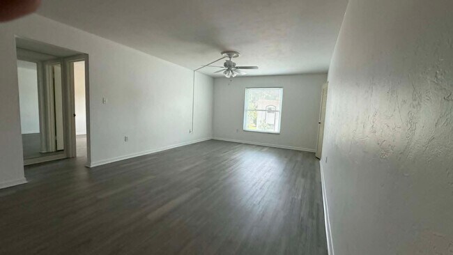Building Photo - FIRST MONTHS RENT FREE!!! Beautiful 2 MASTER SUITE CONDO in Central Ft. Myers with Over 1200 Sqft.