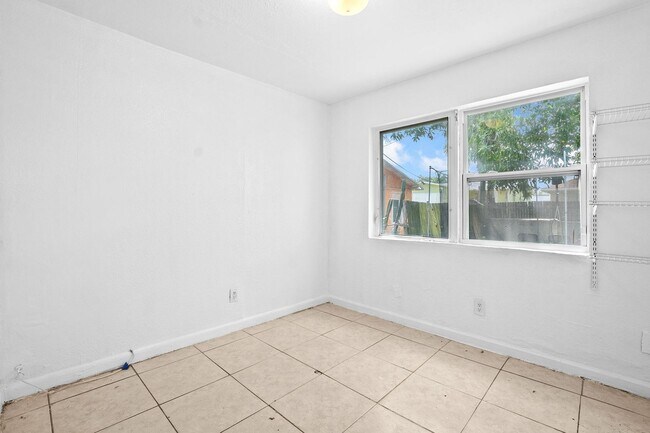 Building Photo - Spacious 3BR/1BA Single-Family Home – Central Miami