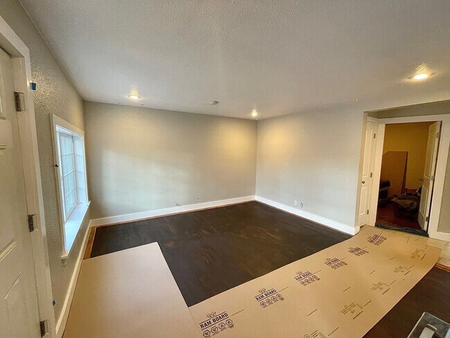 Building Photo - Adorable 2 bed 1 bath home in the heart of Fort Collins