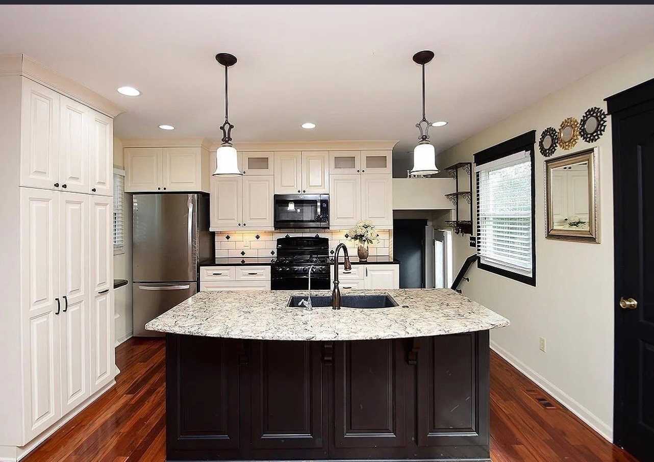 Building Photo - 4955 Lakeshore Dr
