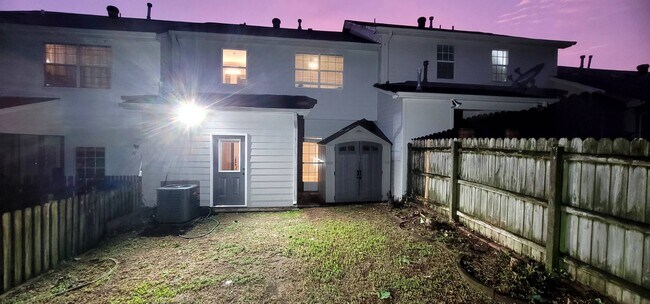 Building Photo - 730 3rd St NE