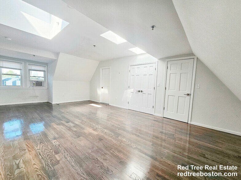 Building Photo - 1406 Beacon St