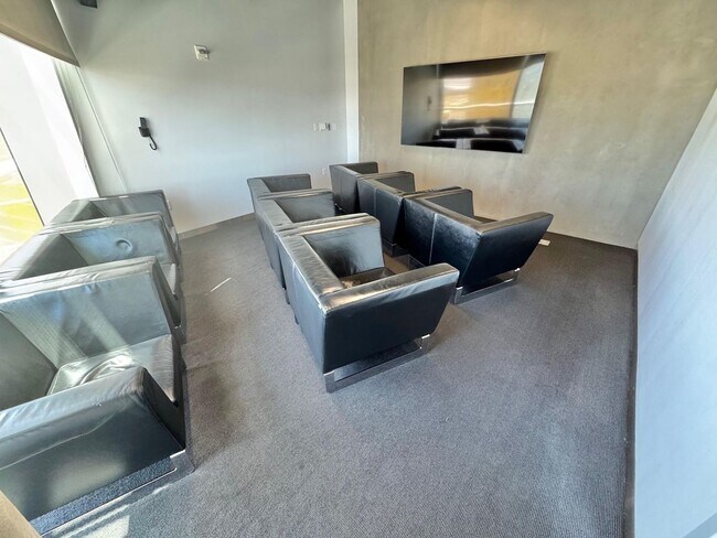 Building Photo - BEAUTIFUL, TURN-KEY HIGH-FLOOR CONTEMPORAR...