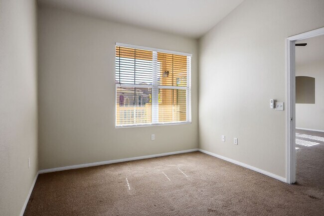 Building Photo - 10550 W Alexander Rd