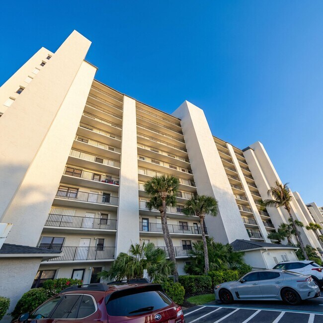 Building Photo - 4250 N Hwy A1A