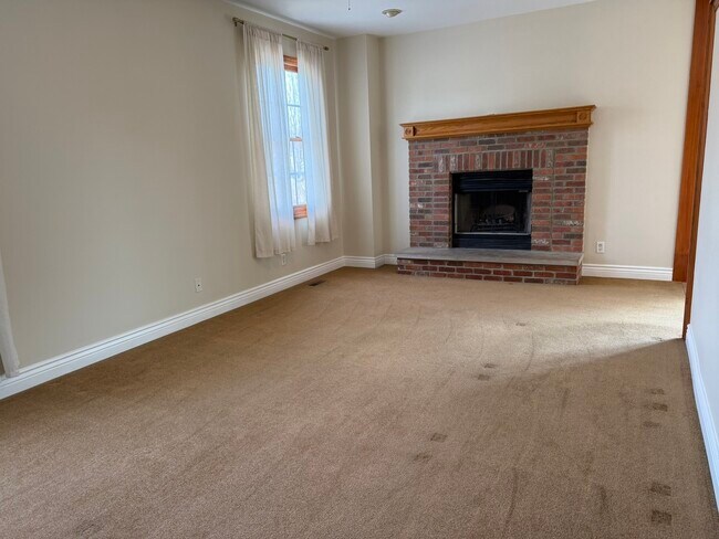 Building Photo - 773 Ridge Dr