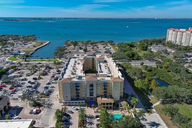 Building Photo - 1064 N Tamiami Trl