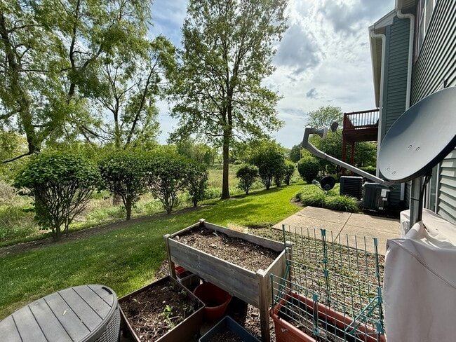 Building Photo - 2427 Golf Ridge Cir