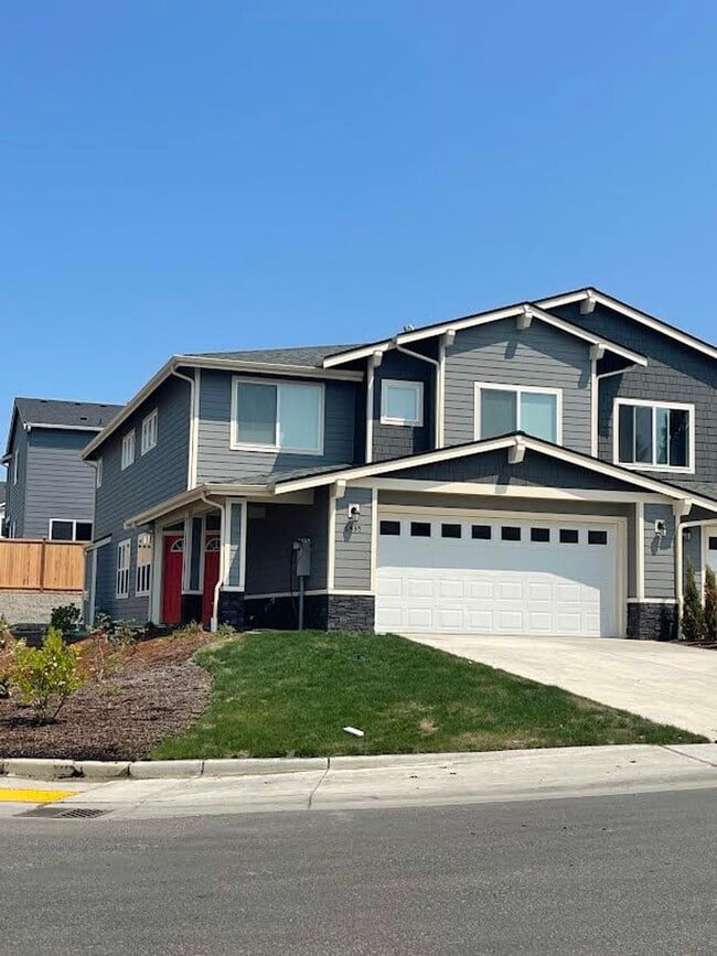 Primary Photo - Large & Luxurious 3 Bedroom Available Near...