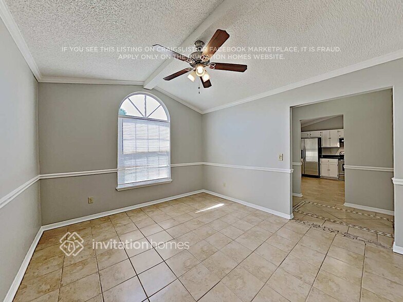 Building Photo - 2463 Twin Springs Dr N