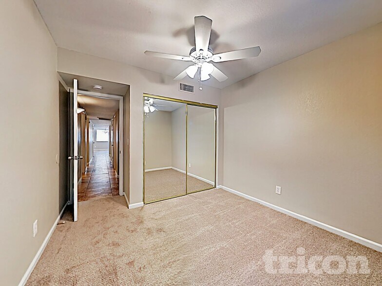 Building Photo - 6317 W Desert Hills Dr