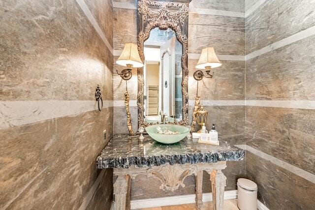 Building Photo - 20 Vía Condotti