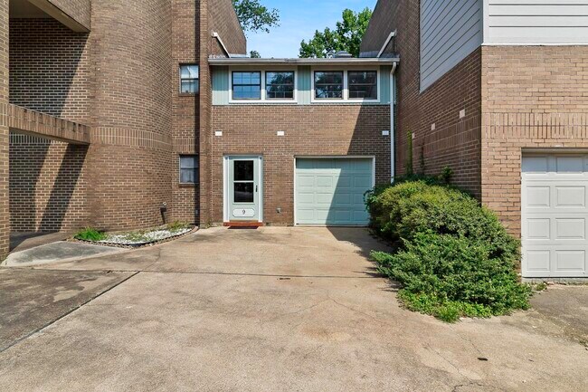 Primary Photo - 1300 W Church St