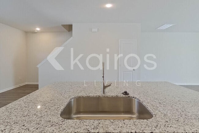 Building Photo - 2407 Banyan Cir