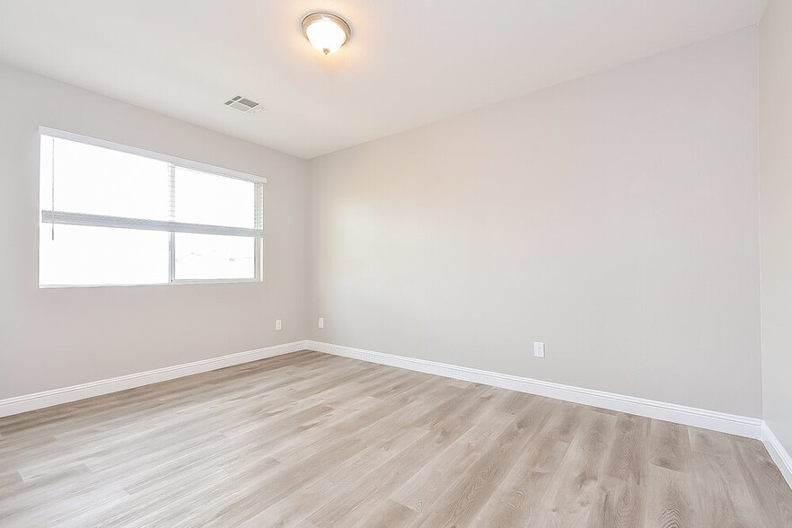 Building Photo - 6347 Blushing Willow St