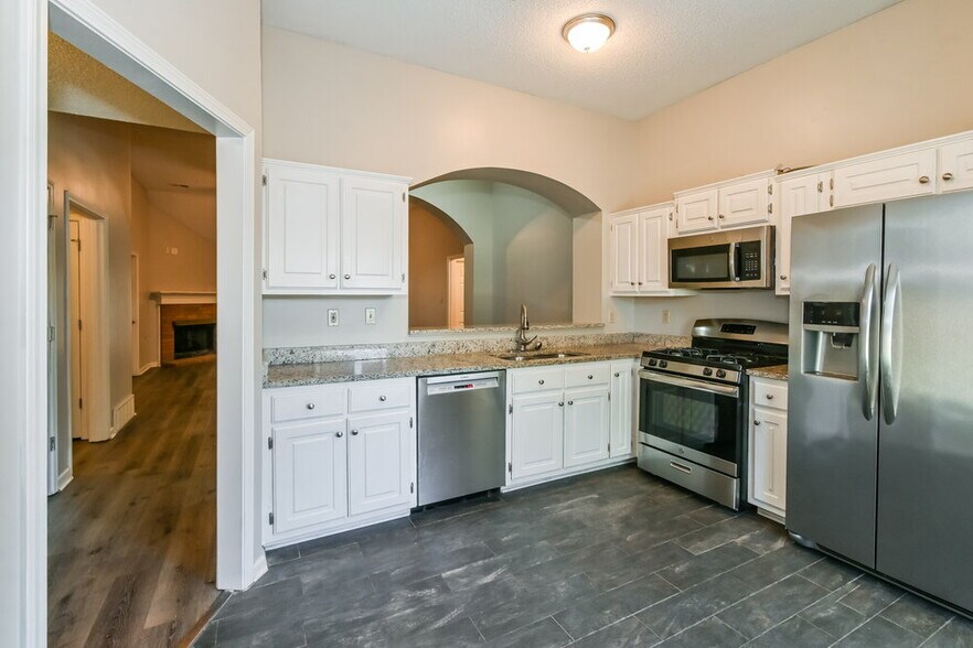 Building Photo - 5822 Michaelson Dr