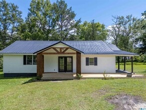 Building Photo - 3 bedroom & 3 bathroom located in Pleasant Valley