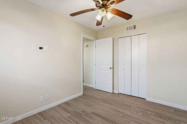 Building Photo - 5713 Creston Ave