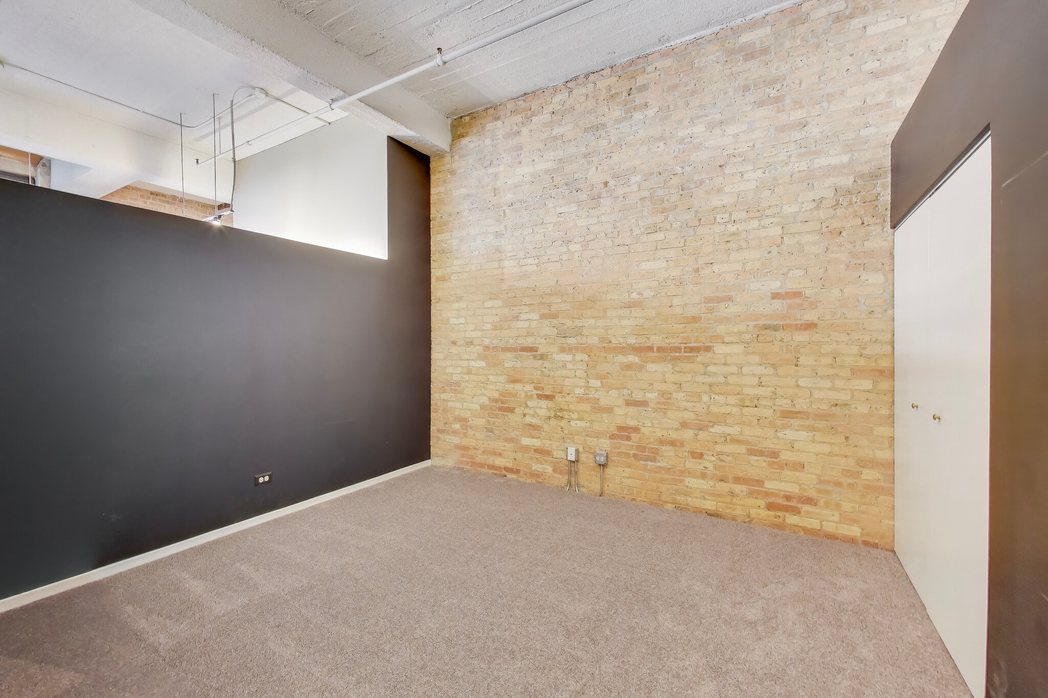 Building Photo - 375 W Erie St