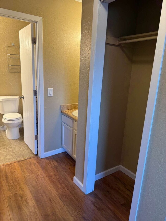 Building Photo - Newly Updated 2 Bedroom 1 Bath Condo Close to Downtown Elizabeth!