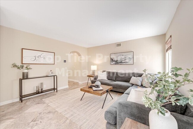 Building Photo - ***Beautiful 3 bed / 2.5 bath / 1,975 sqft House in the Vista/Shadowridge Neighborhood - Availabl...
