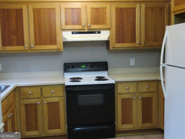 Building Photo - 95 Live Oak Rd