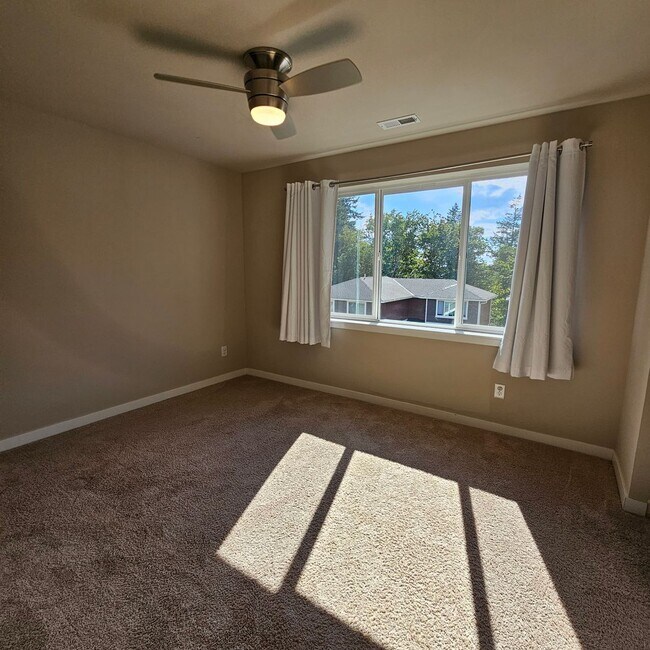Building Photo - 2444 Seringa Ave