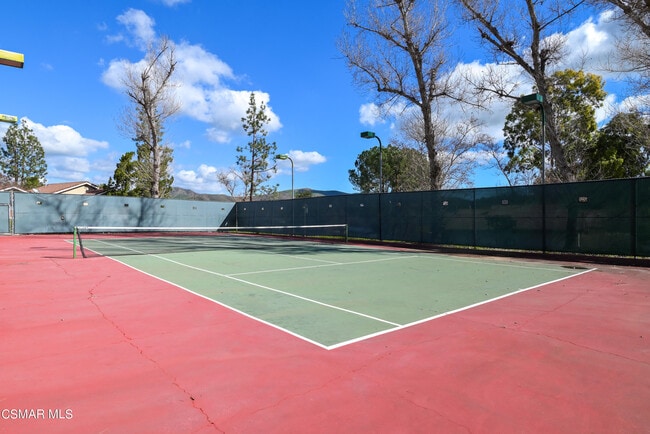 Building Photo - 2 Sparrowhawk Ln