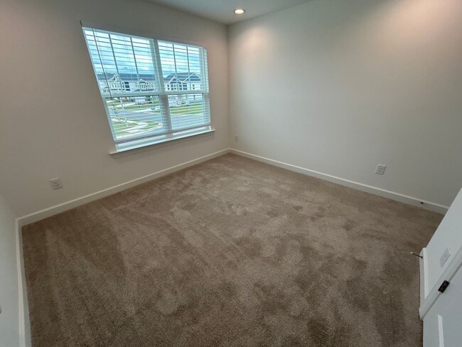 Building Photo - 6 Bedroom | 4 Bathroom New Construction Ga...