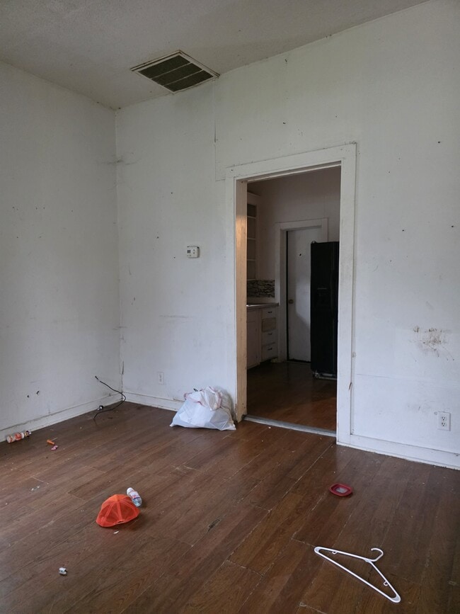 Building Photo - 1410 E Chaffin St