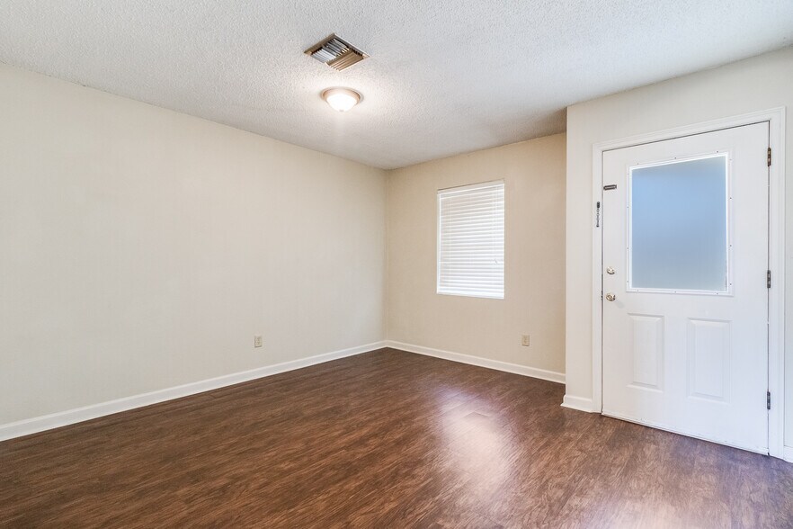 Building Photo - 314 San Carlos Cir