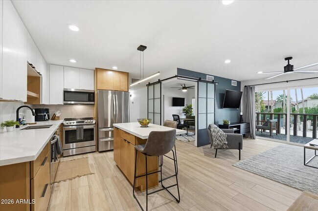 Building Photo - 8649 E Royal Palm Rd