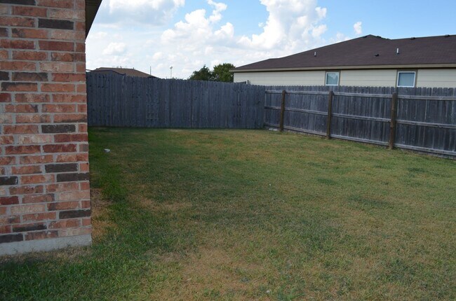 Building Photo - 2002Tru