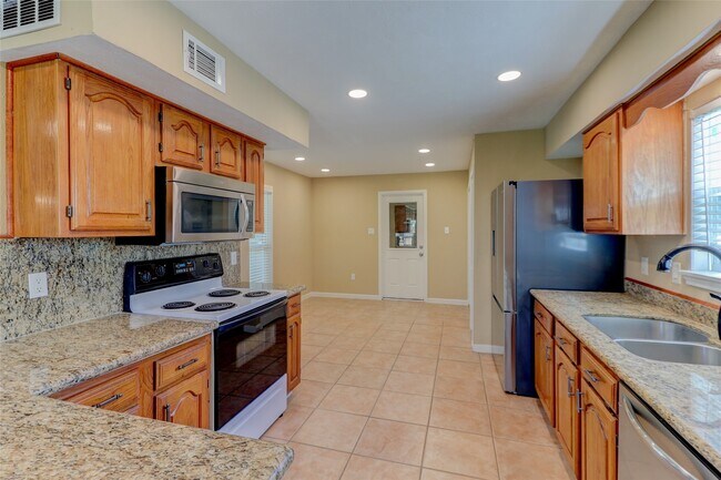 Building Photo - 17010 Cairnladdie St