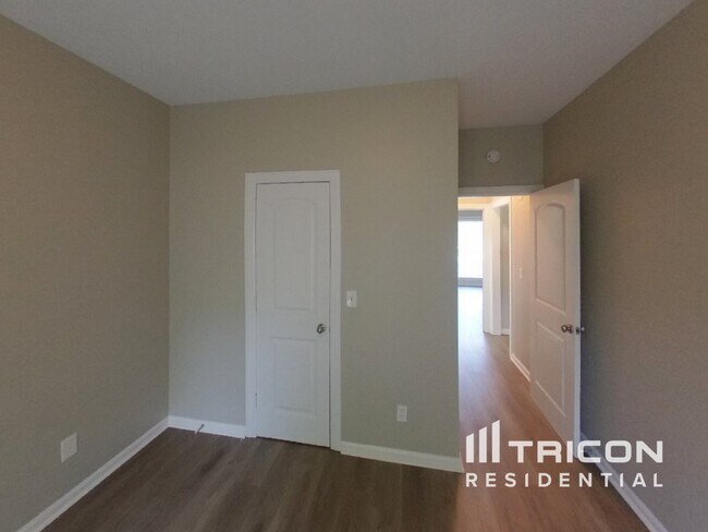 Building Photo - 1818 Brighton Dr