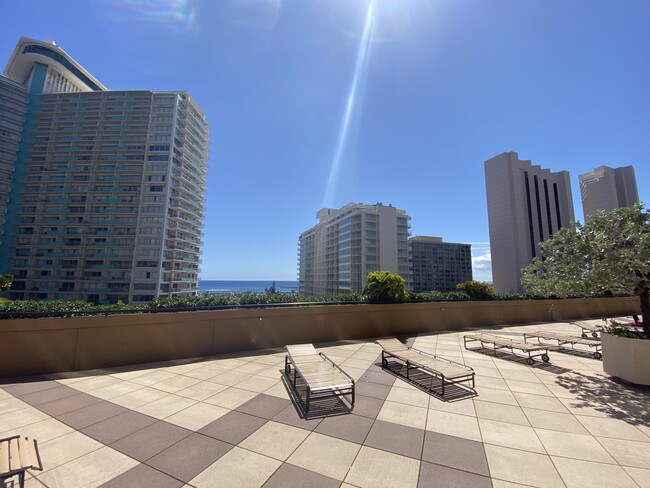 Pool deck with ocean view - 1778 Ala Moana Blvd