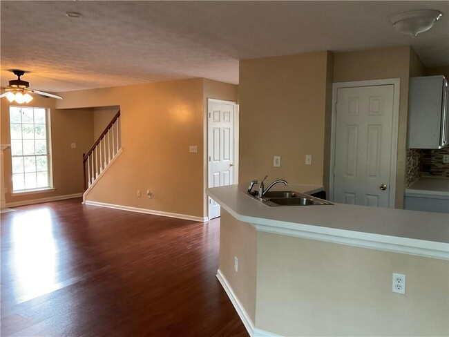 Building Photo - 2570 Treasure Ct