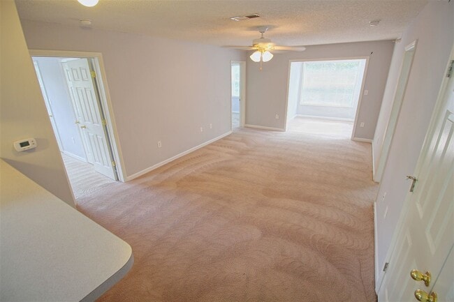 Building Photo - Private Room and Bathroom in Spacious 4 Be...