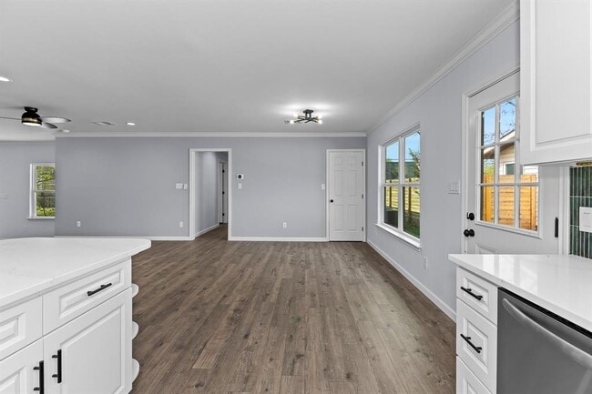 Building Photo - 1307 Yorkshire Dr