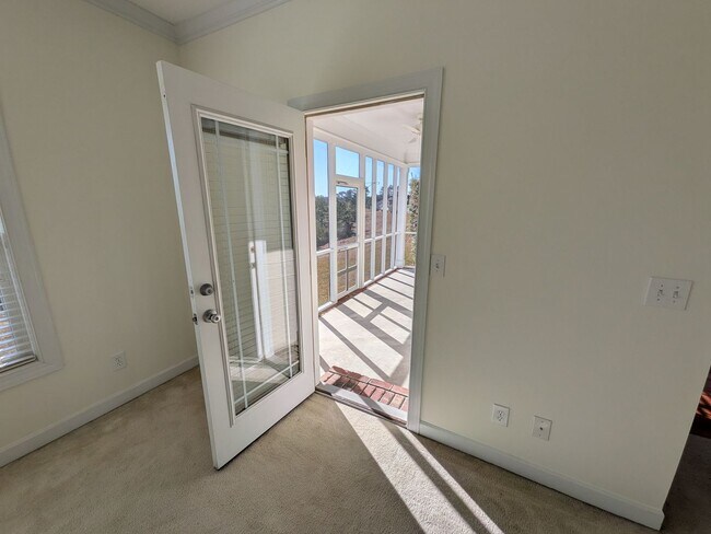 Building Photo - Beautiful 3 Bedroom, 2.5 Bath Home Located in the Kings Grant Golf Community!
