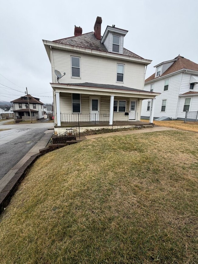 Building Photo - 914 Lawrence St