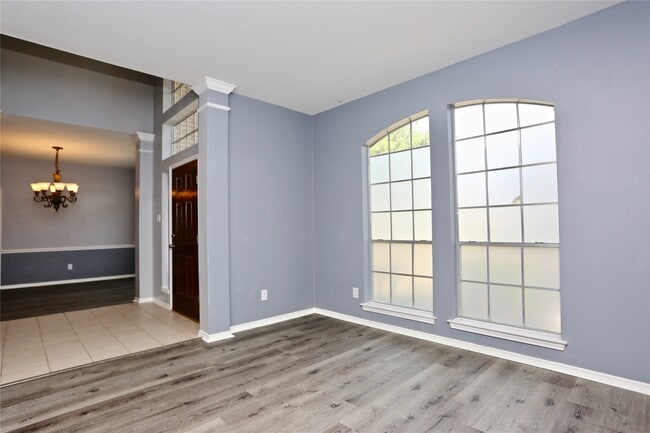 Building Photo - 2515 Hyland Park