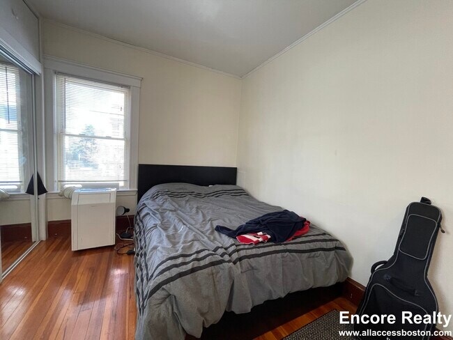 Building Photo - 56 Hobson St